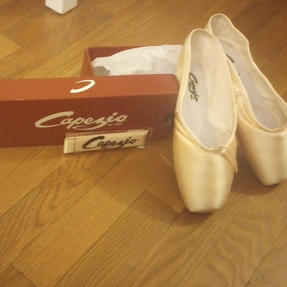 Capezio Women's pointe shoes